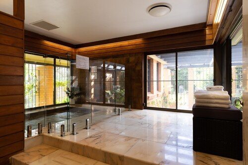 Palm Springs Resort Style Estate - 9 Bedrooms, 2.5 Acres, Pool, Spa, Games Room