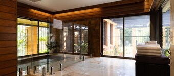 Palm Springs Resort Style Estate - 9 Bedrooms, 2.5 Acres, Pool, Spa, Games Room