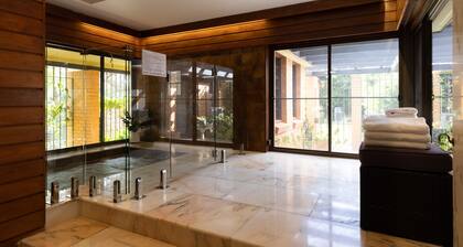 Palm Springs Resort Style Estate - 9 Bedrooms, 2.5 Acres, Pool, Spa, Games Room