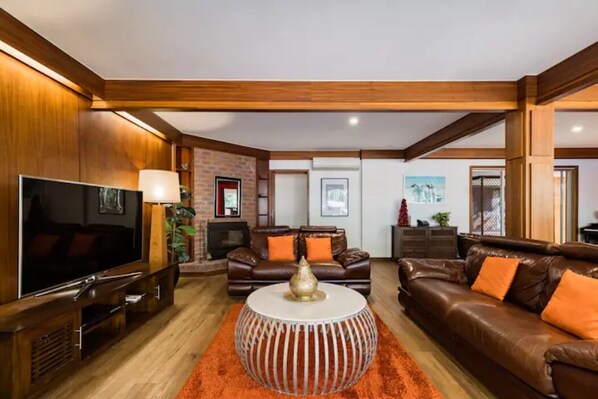 TV, fireplace