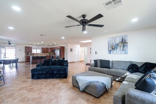 4BR Happy Harmont House w/ Private Pool • Near State Farm Stadium • Sleeps 10
