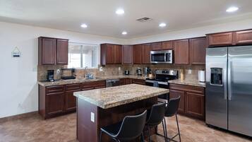 Micro-ondes, four, plaque de cuisson, lave-vaisselle