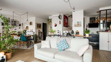 TV, videogiochi, lettore DVD, impianto stereo