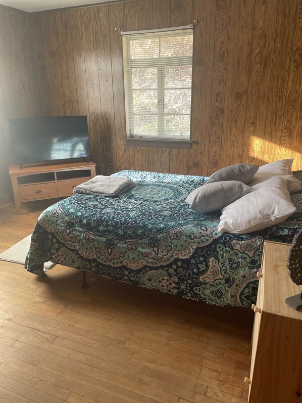 3 bedrooms, free WiFi, bed sheets, wheelchair access