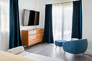 4 soverom, skrivebord, strykejern/-brett og wi-fi (inkludert)