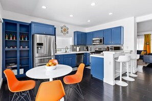 Fridge, microwave, oven, stovetop - Paradise Springs, 4br Pool&Spa 5min to Downtown PS (Palm Springs)