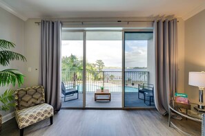 Interior - 1 Mi to Disney World: Lakefront Condo in Orlando! (Orlando)