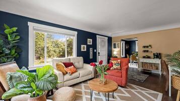 Smart TV, fireplace, offices