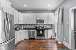 Rumah, Beberapa Tempat Tidur, patio, pemandangan kota | Dapur pribadi | Lemari es, microwave, oven, dan kompor