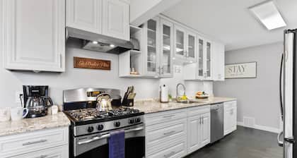 Metropolitan Escape I JZ Vacation Rentals