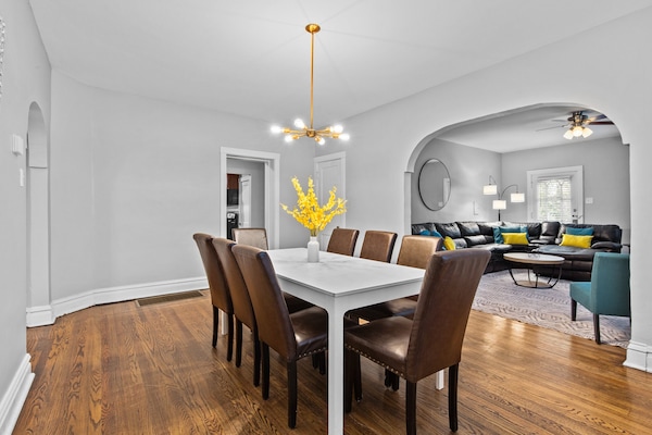 Apartment, Multiple Beds, Fireplace, City View | Dining