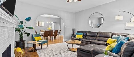 Apartment, Multiple Beds, Fireplace, City View | Living area