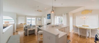 Lake-front Luxury 5bdrm on Kentucky Lake - JZ Vacation Rentals