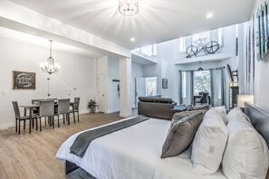 1 bedroom, individually decorated, individually furnished, free WiFi - Hidden Gem | JZ Vacation Rentals (St. Louis)