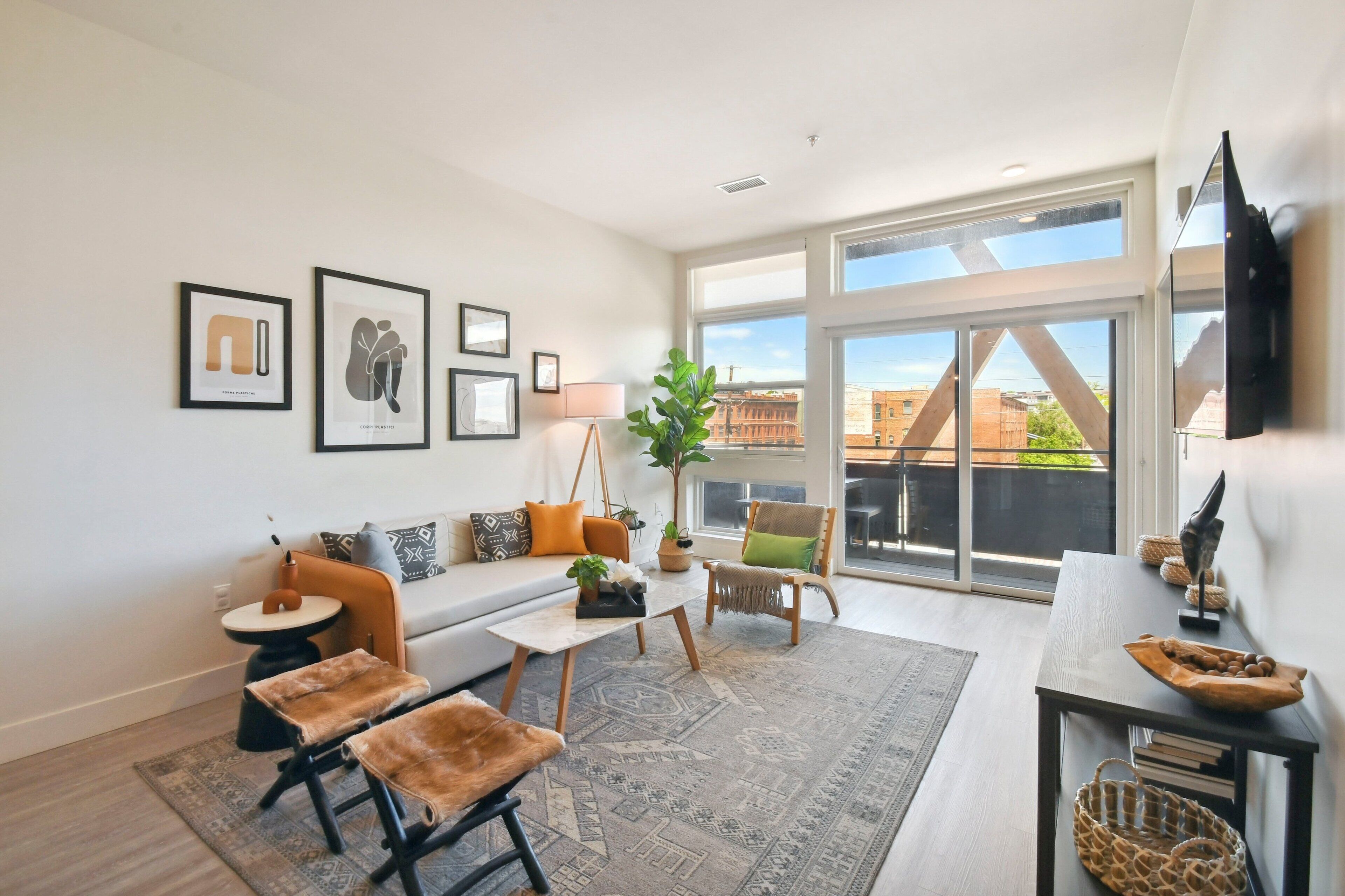 Condo, 1 Queen Bed, Balcony, City View (unit 306) | Living area