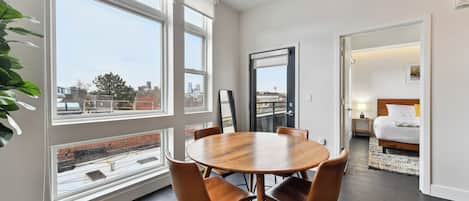 Condo, 1 King Bed, Kitchen, Mountain View (Unit 209) | Dining