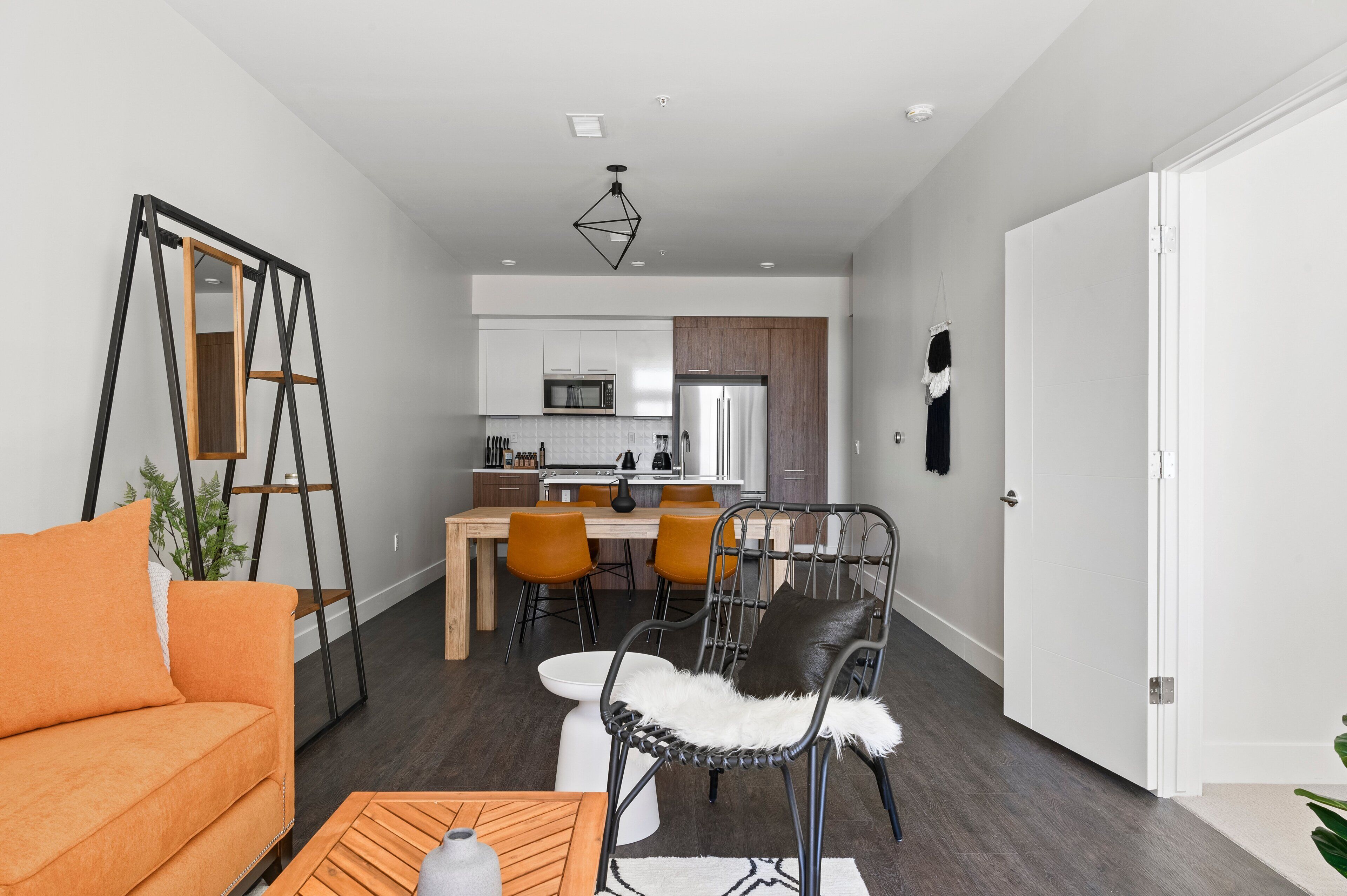 Appartement, Meerdere bedden, balkon, uitzicht op bergen (unit 201) | Woonruimte | Een 40-cm televisie met digitale zenders