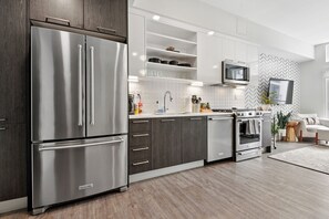 Condo, Multiple Beds, Kitchen, City View (2880(U307) EcoLoft City Views) | Private kitchen | Fridge, microwave, oven, stovetop