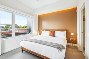 Condo, 1 giường cỡ king, ban công, quang cảnh núi (unit 210) | 1 phòng ngủ, trang trí khác biệt 