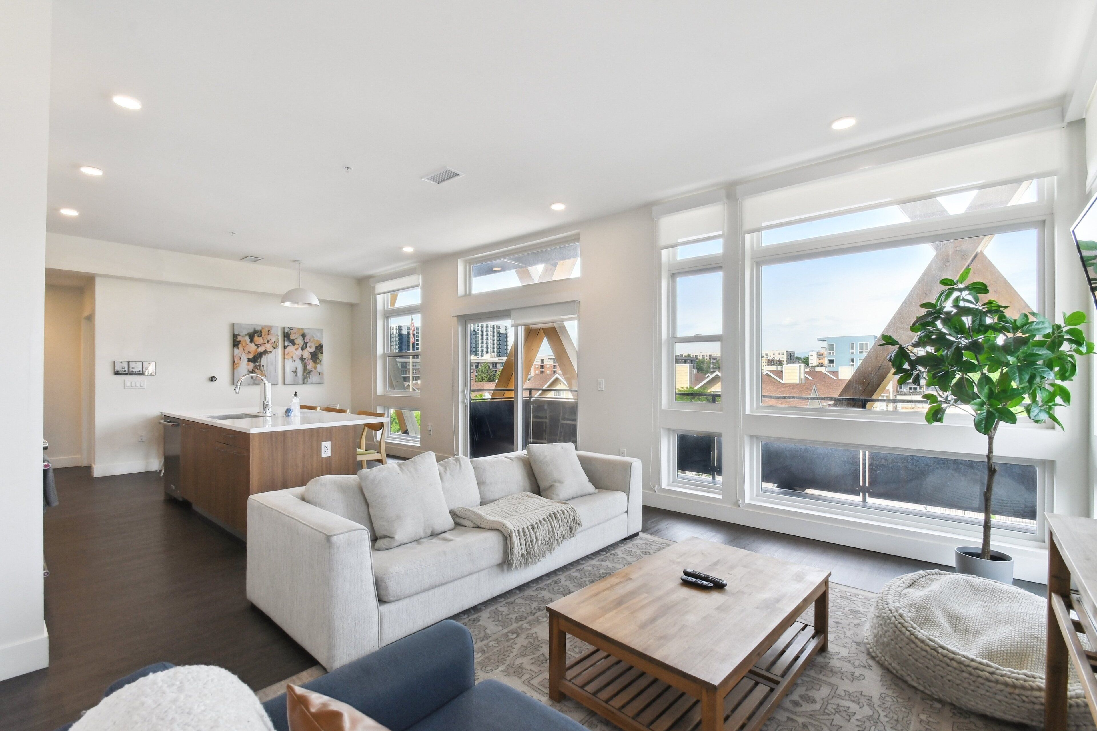 Huoneisto, useita sänkyjä, parveke, vuoristonäköala (unit 304) | Oleskelualue | 40–senttinen televisio, jossa digitaalikanavat