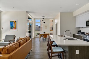 Appart'hôtel, plusieurs lits, patio, vue montagne (Unit 208) | Intérieur
