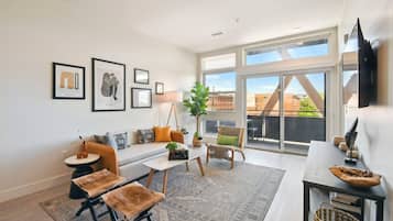 Condo, 1 Queen Bed, Balcony, City View (unit 306) | Living area | 40-cm TV with digital channels