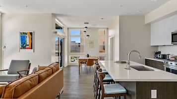 Leilighet, flere senger, terrasse, fjellutsikt (Unit 208) | Innvendig