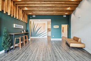 Condo, Plusieurs lits, cuisine, vue sur la montagne (Unit 206) | Intérieur