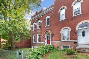 Exterior - Lovely Historic Home in St Louis - JZ Vacation Rentals (St. Louis)
