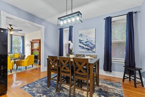 Dining - Lovely Historic Home in St Louis - JZ Vacation Rentals (St. Louis)