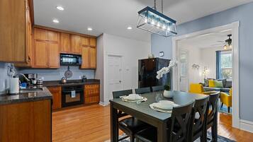 House, Multiple Beds, Patio, City View | Private kitchen | Fridge, microwave, oven, stovetop