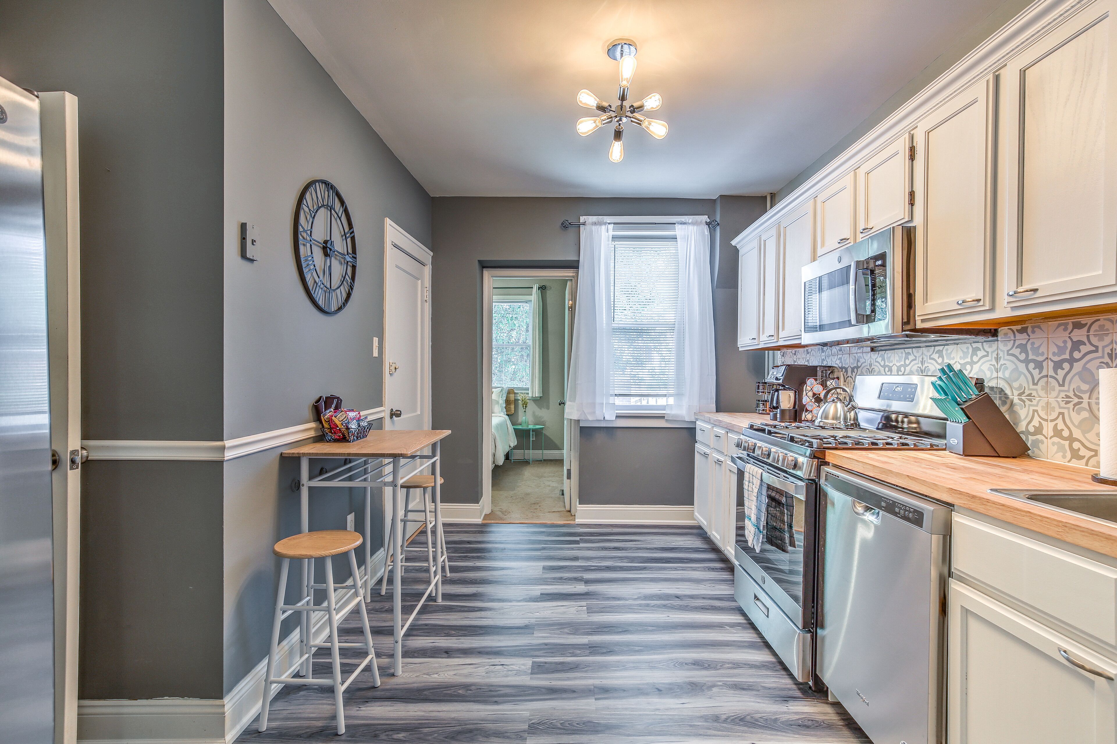 電冰箱、微波爐、烤箱、爐台