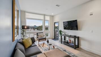 Condo, Multiple Beds, Balcony, City View (#U402 Peekaboo Views) | Living area