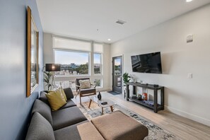 Condo, Multiple Beds, Balcony, City View (#U402 Peekaboo Views) | Living area