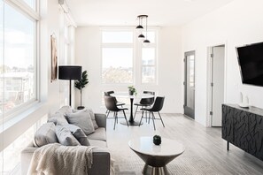 Condo, 1 cama King, cozinha (Unit 410) | Área de estar