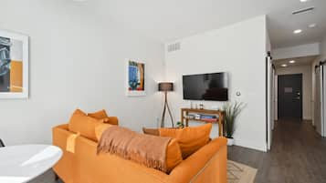 Condo, 1 King Bed, Balcony (Unit 400) | Living area