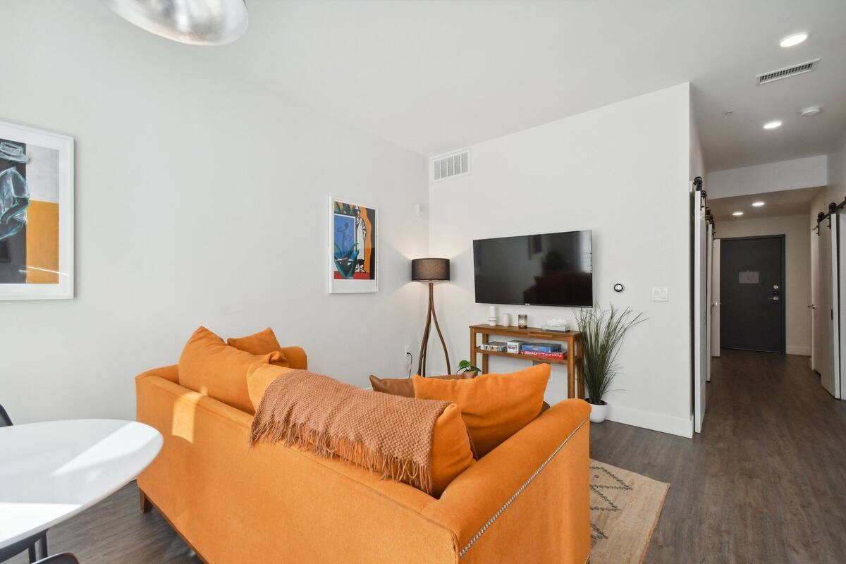 Apartment, 1 King-Bett, Balkon (Unit 400) | Wohnbereich