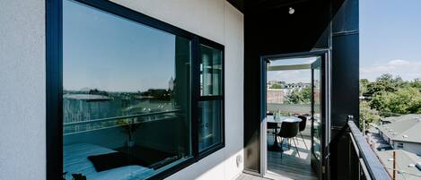 Condo, 1 King Bed, Kitchen (Unit 410) | Outdoor dining