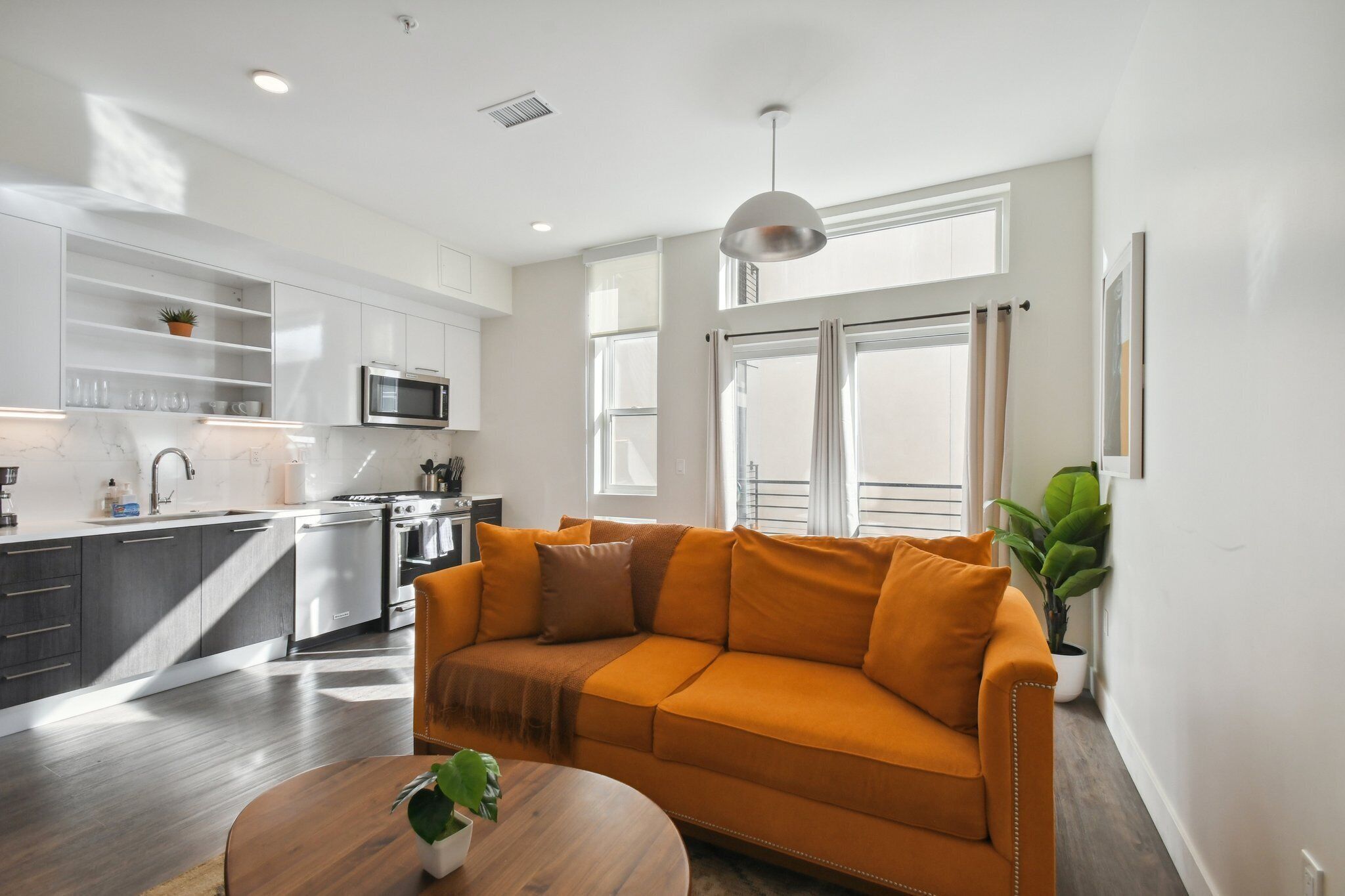 Condo, 1 King Bed, Balcony (Unit 400) | Living area