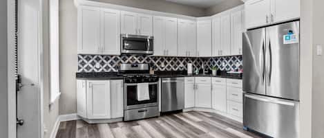 House, Multiple Beds, Patio, City View | Private kitchen | Fridge, microwave, oven, stovetop