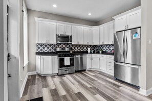 House, Multiple Beds, Patio, City View | Private kitchen | Fridge, microwave, oven, stovetop - Designer Home in Shaw Right Side - JZ Vacation Rentals (St. Louis)