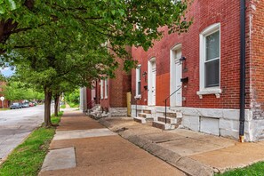 Exterior - Mysteries on Lemp | JZ Vacation Rentals (St. Louis)