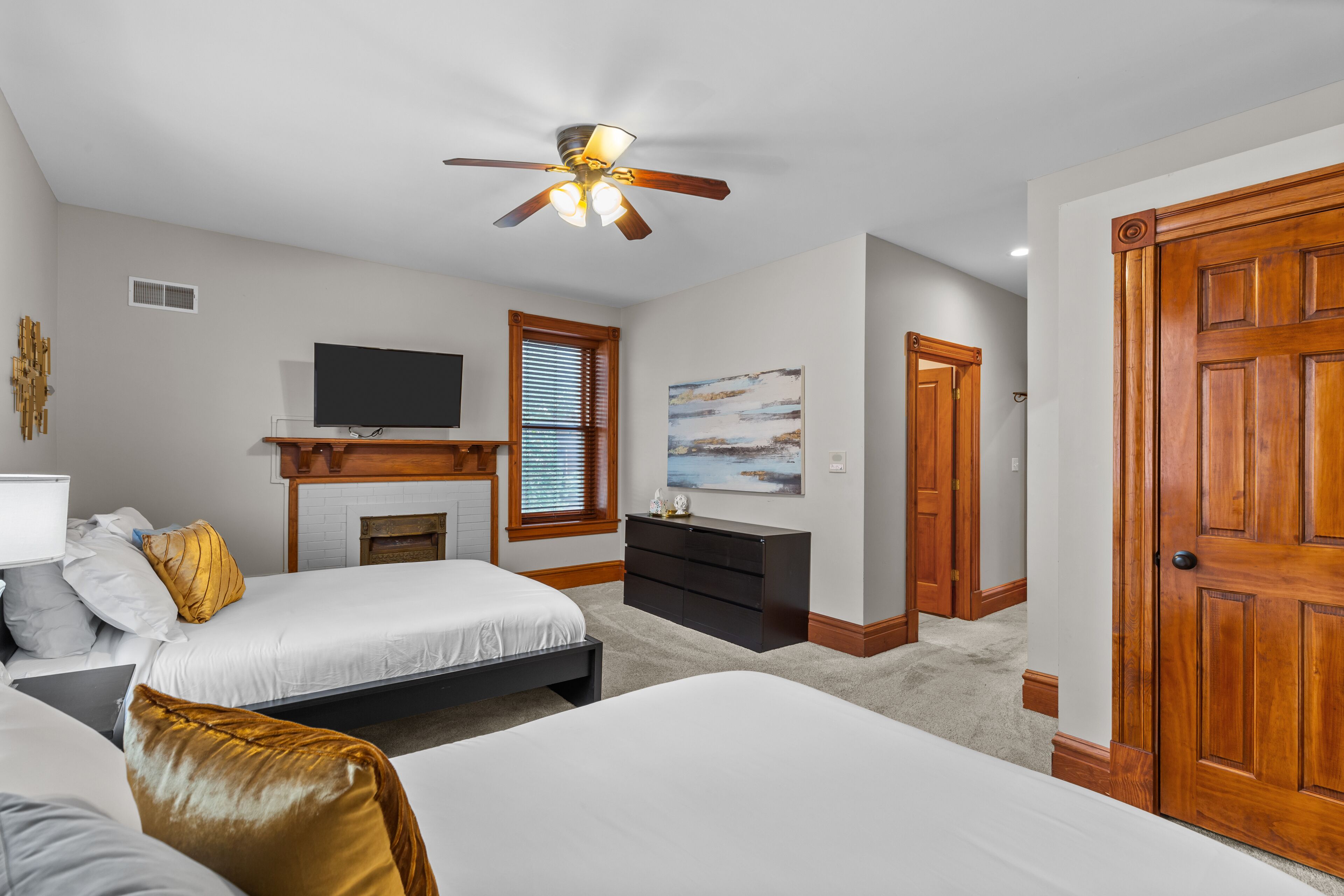 منزل - سرير ملكي - برواق - منظر للمدينة | 5 عدّة غرف نوم وواي فاي مجانًا وملاءات أسرّة