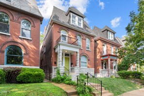 Exterior - Cozy Family Getaway - JZ Vacation Rentals (St. Louis)