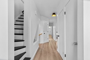 Interior - Cozy Family Getaway - JZ Vacation Rentals (St. Louis)