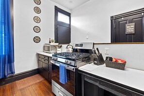 Room, 1 Queen Bed with Sofa bed, Patio, City View | Private kitchen