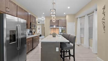 House, Multiple Beds, Patio, City View | Private kitchen | Fridge, microwave, oven, stovetop