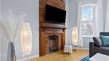 TV, fireplace
