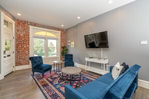 House, Multiple Beds, Patio, City View | Living area | 40-inch flat-screen TV with cable channels, TV - Parkside Comfort | JZ Vacation Rentals (St. Louis)