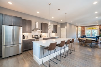 Parkside Comfort | JZ Vacation Rentals